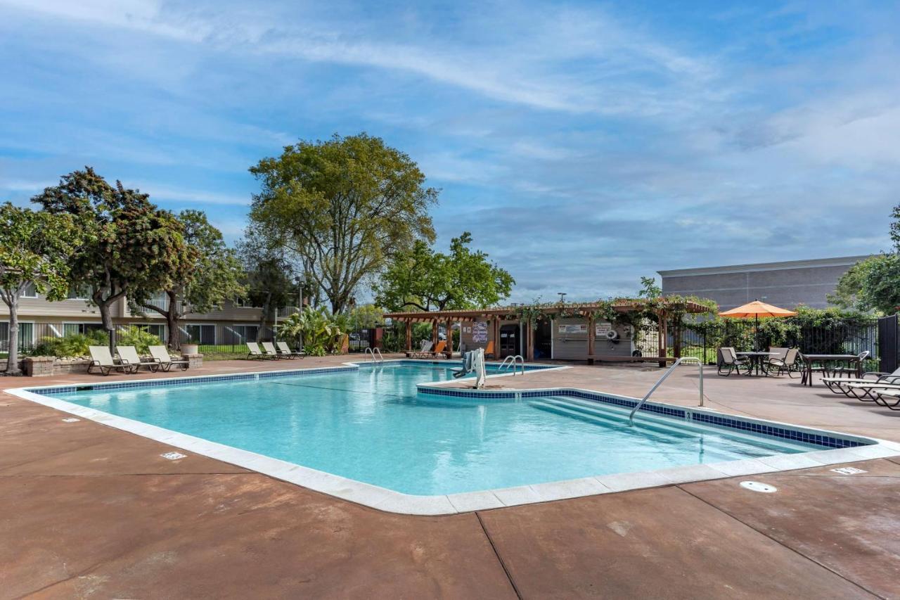Best Western Plus Garden Court Inn Fremont Eksteriør billede
